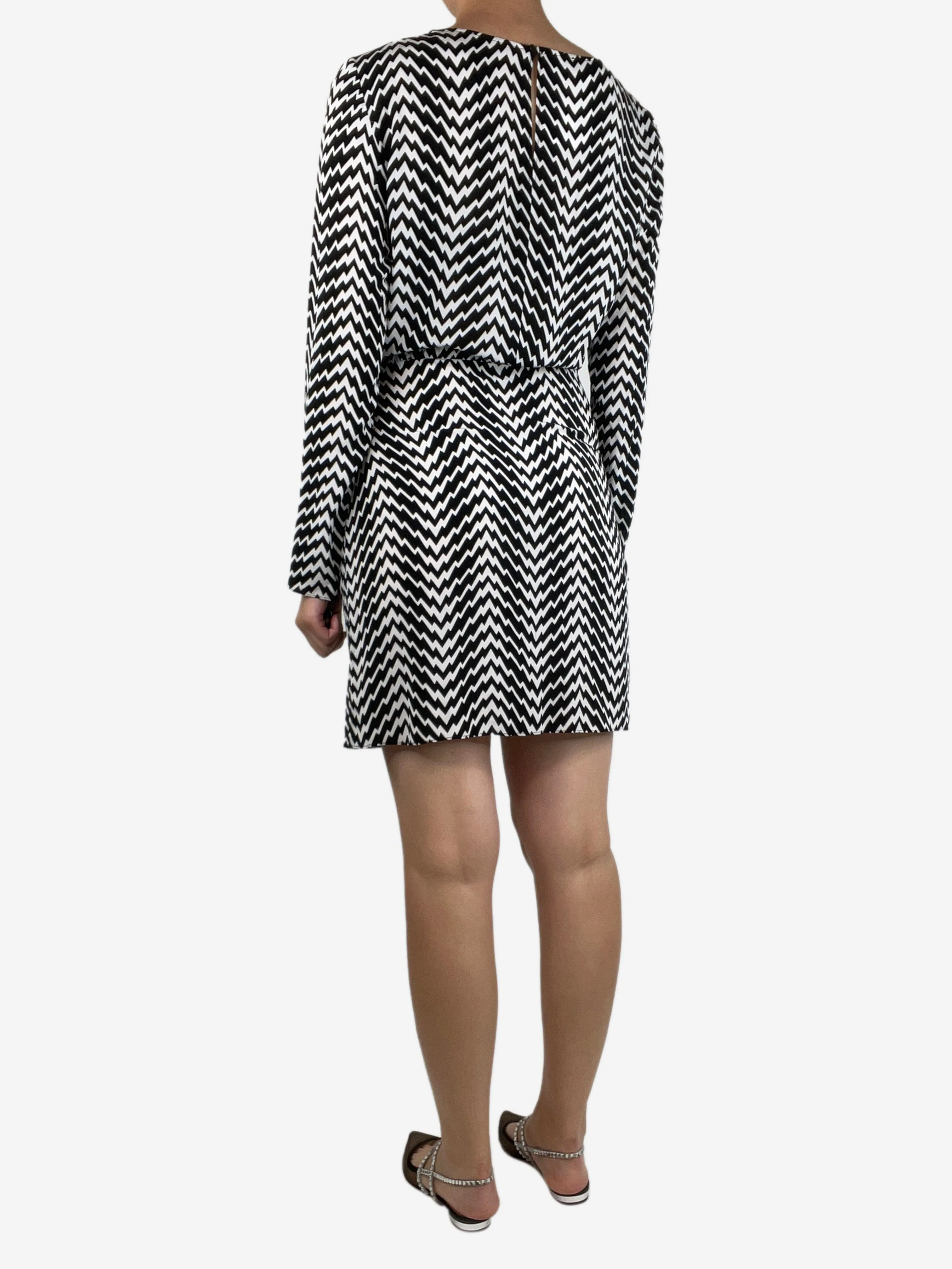 Black zigzag pattern mini dress - size UK 12